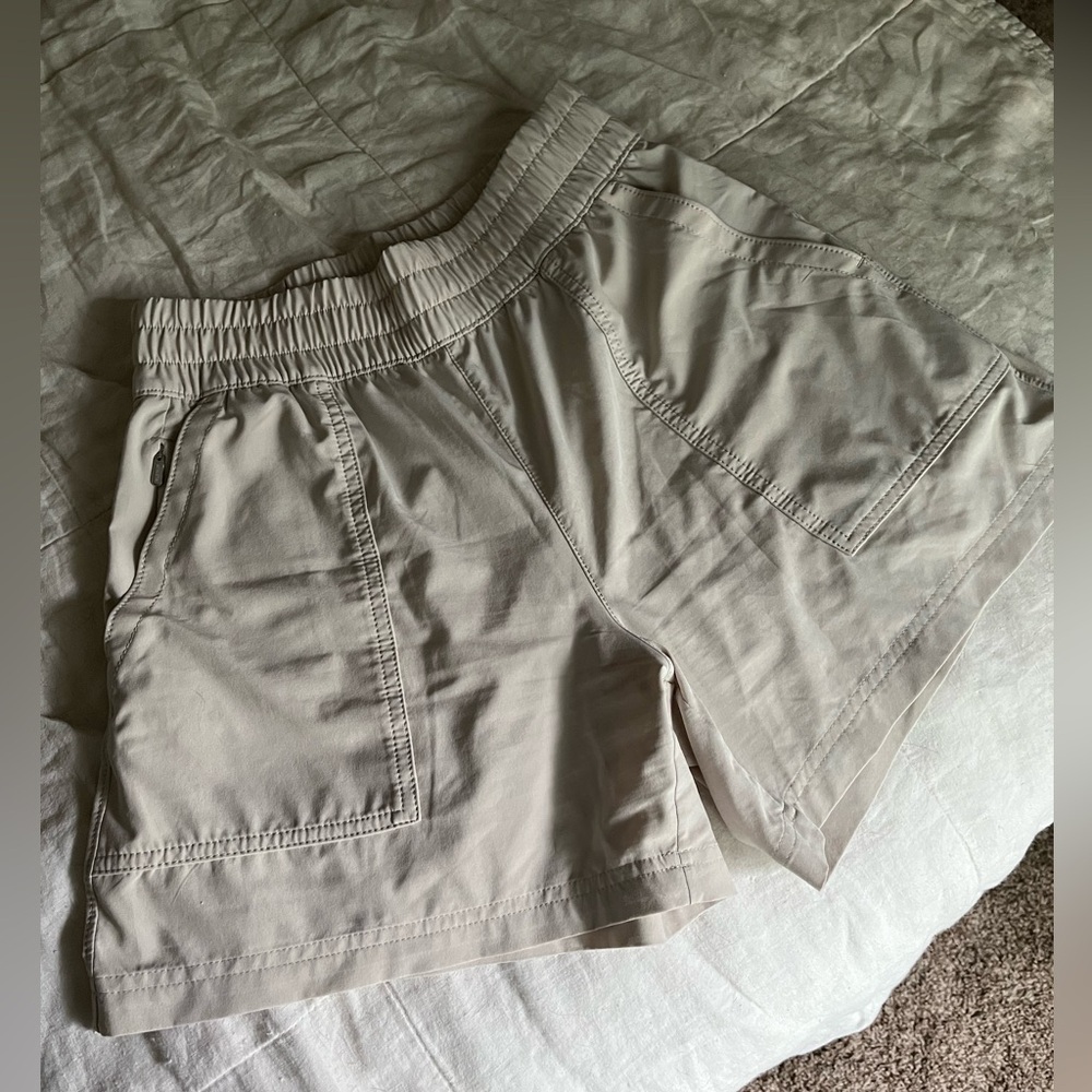 Athleta women’s cargo shorts size XS